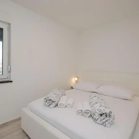 Zorica 3 *