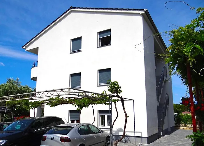Lopar Zorica 3 *
